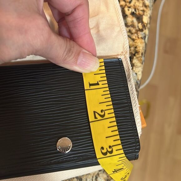 Louis Vuitton Epi Noir Flap cardholder - Picture 11 of 13